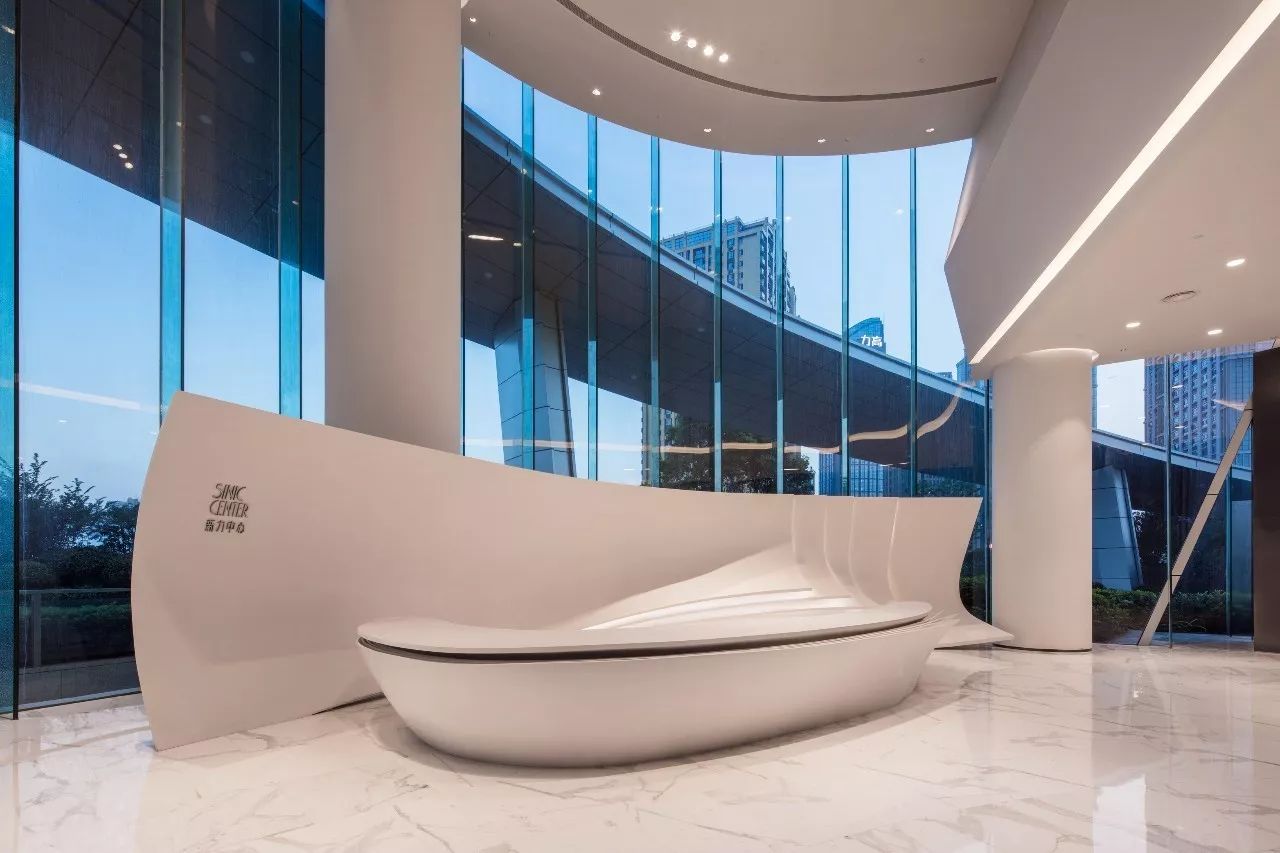 新力地产与AGGAME为南昌新力中心打造了4.2m高阔层高、、、地下双层超大专属车库