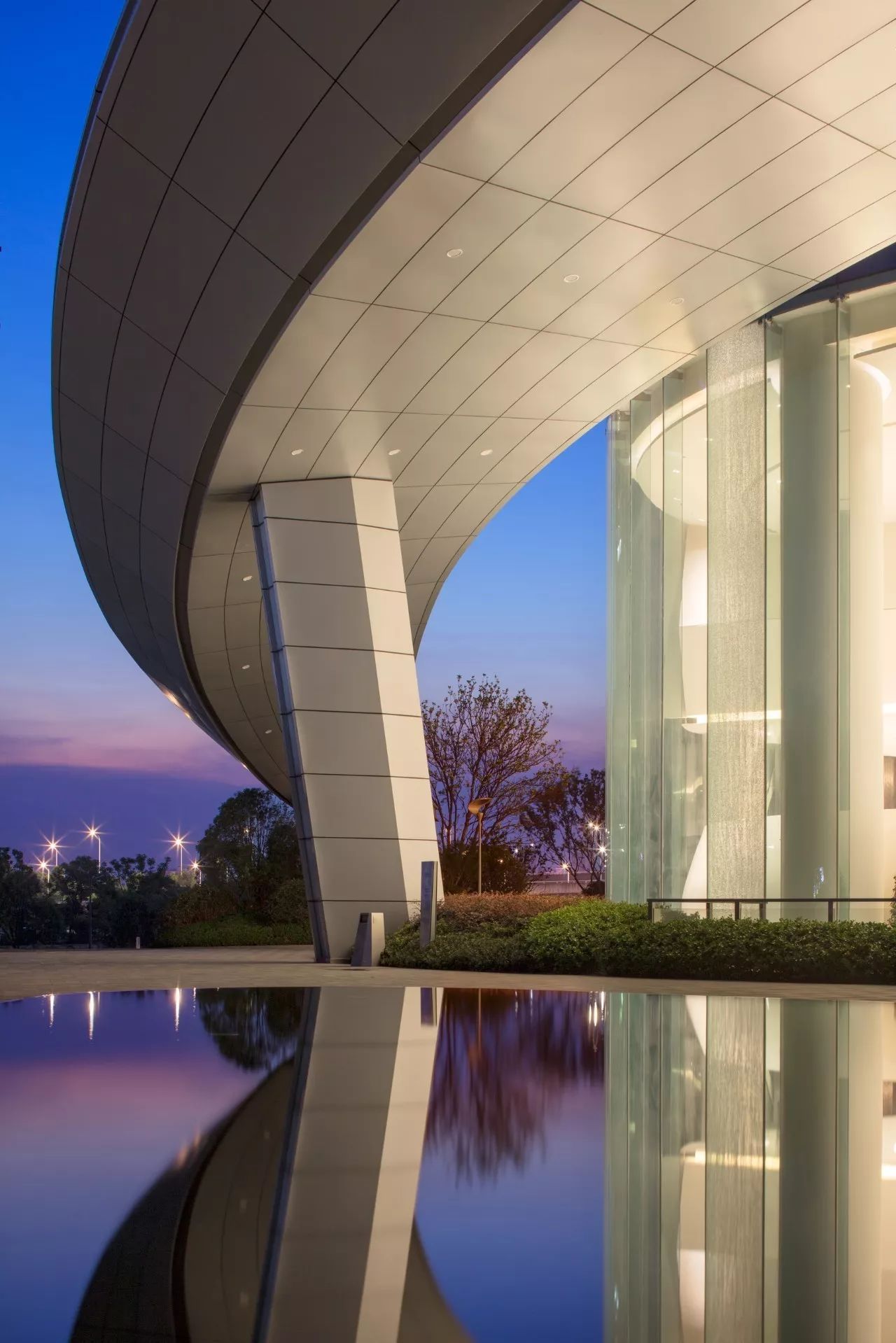 南昌新力中心塔楼直接落地，无裙房