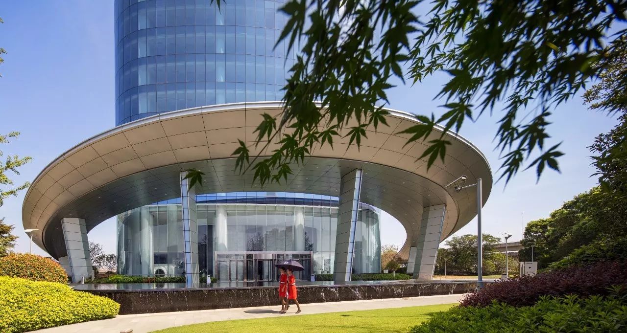 南昌新力中心塔楼直接落地，无裙房