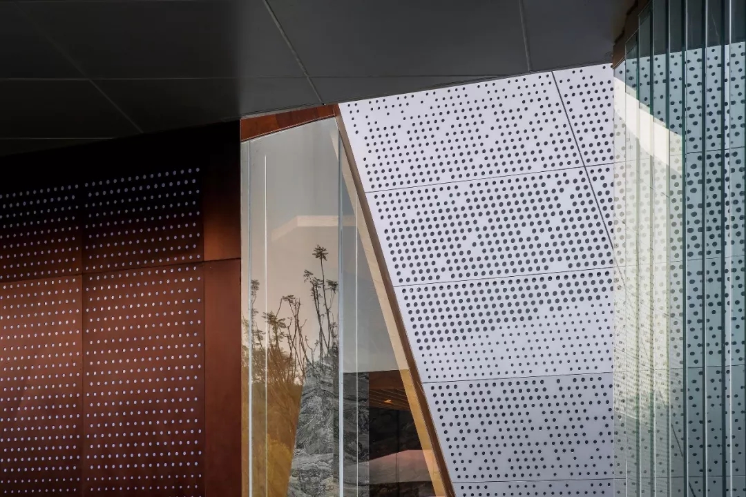 穿孔幻彩复合板细节 by苏圣亮，AGGAME修建设计